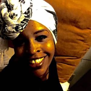 Meet your Posher, Crystal